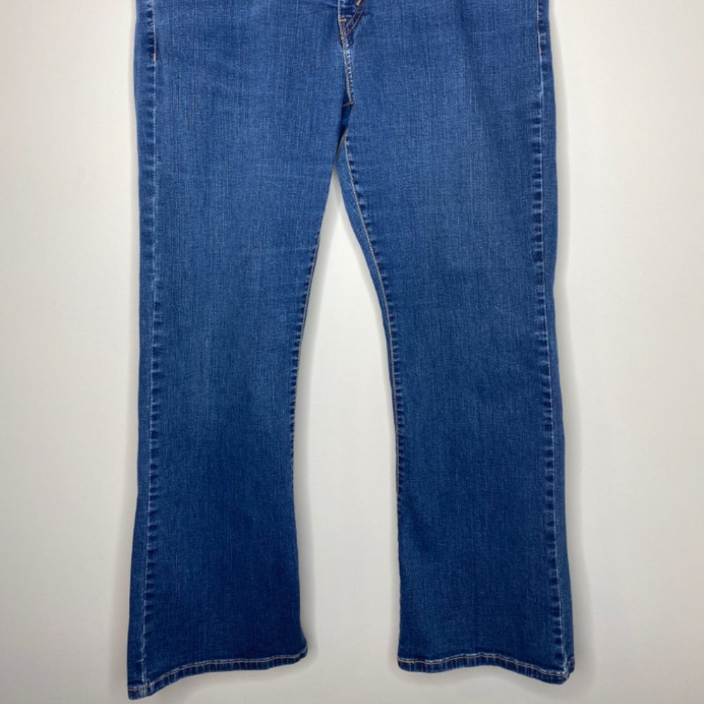 Levi's Size 22 M Blue Medium Wash 512 Flared Leg Jeans - Picture 2 of 7